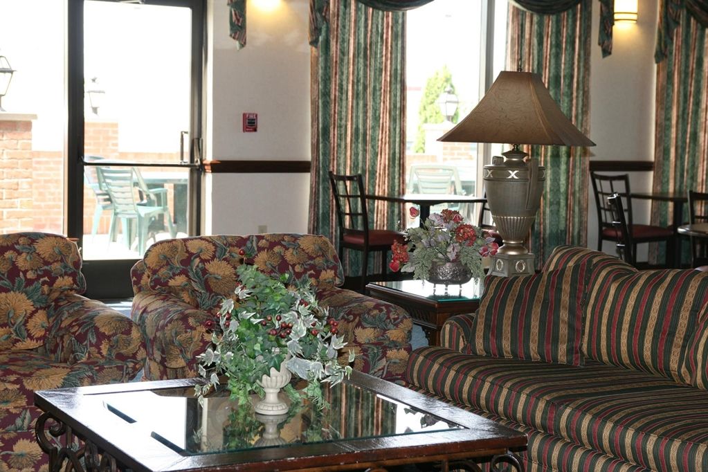 Comfort Inn & Suites Toledo Interior photo